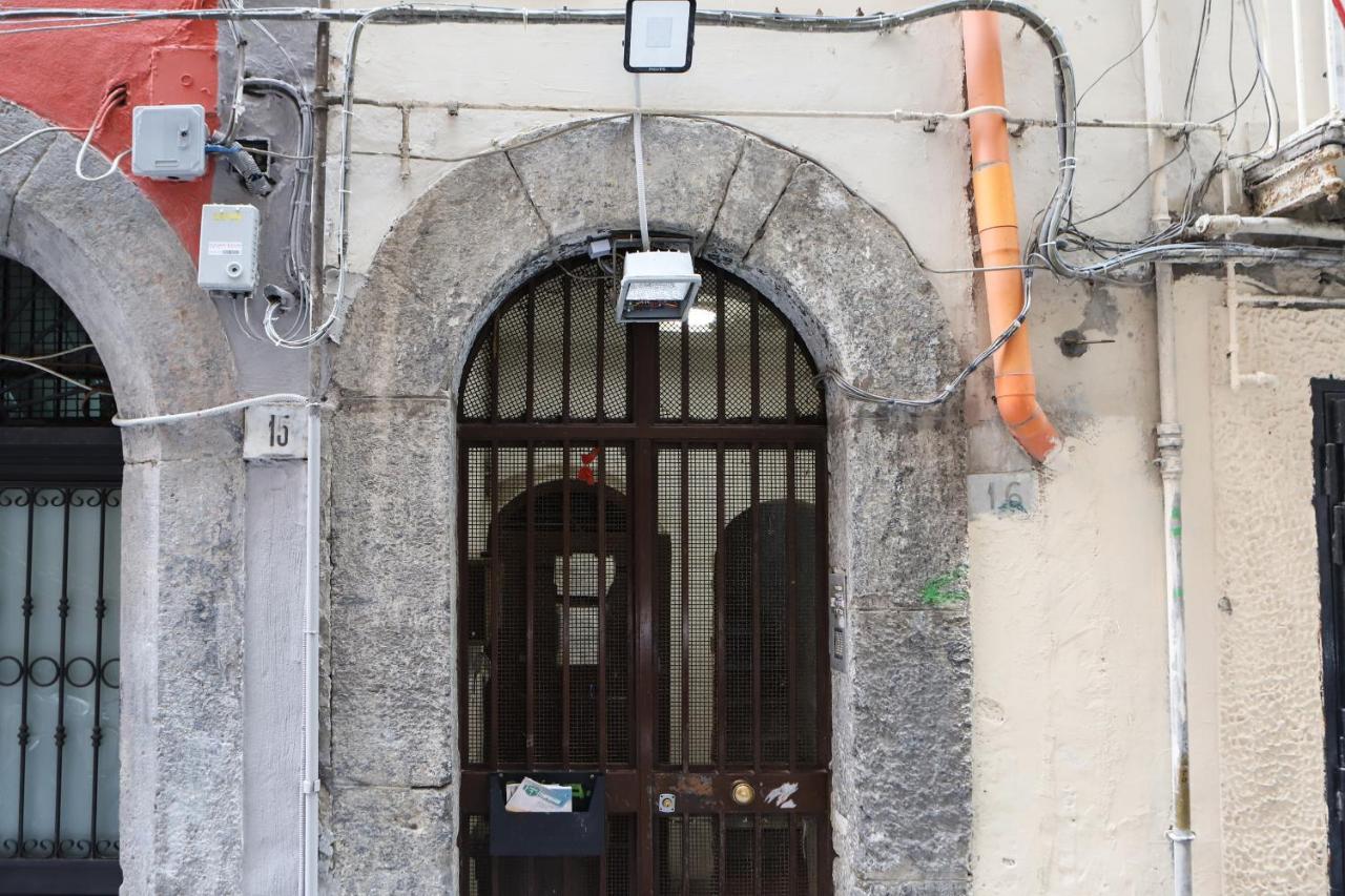 Shabby Chic Apartment In The Vibrant City Center Napoli Exterior foto